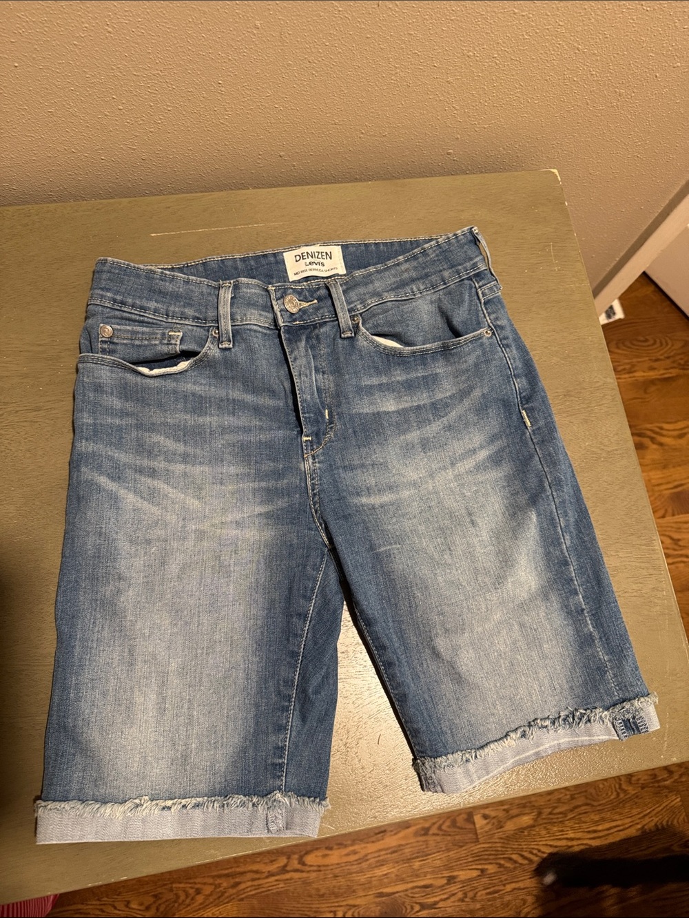 Denizen by Levi's Mid Rise Bermuda Stretch Shorts size 28 x6” inseam